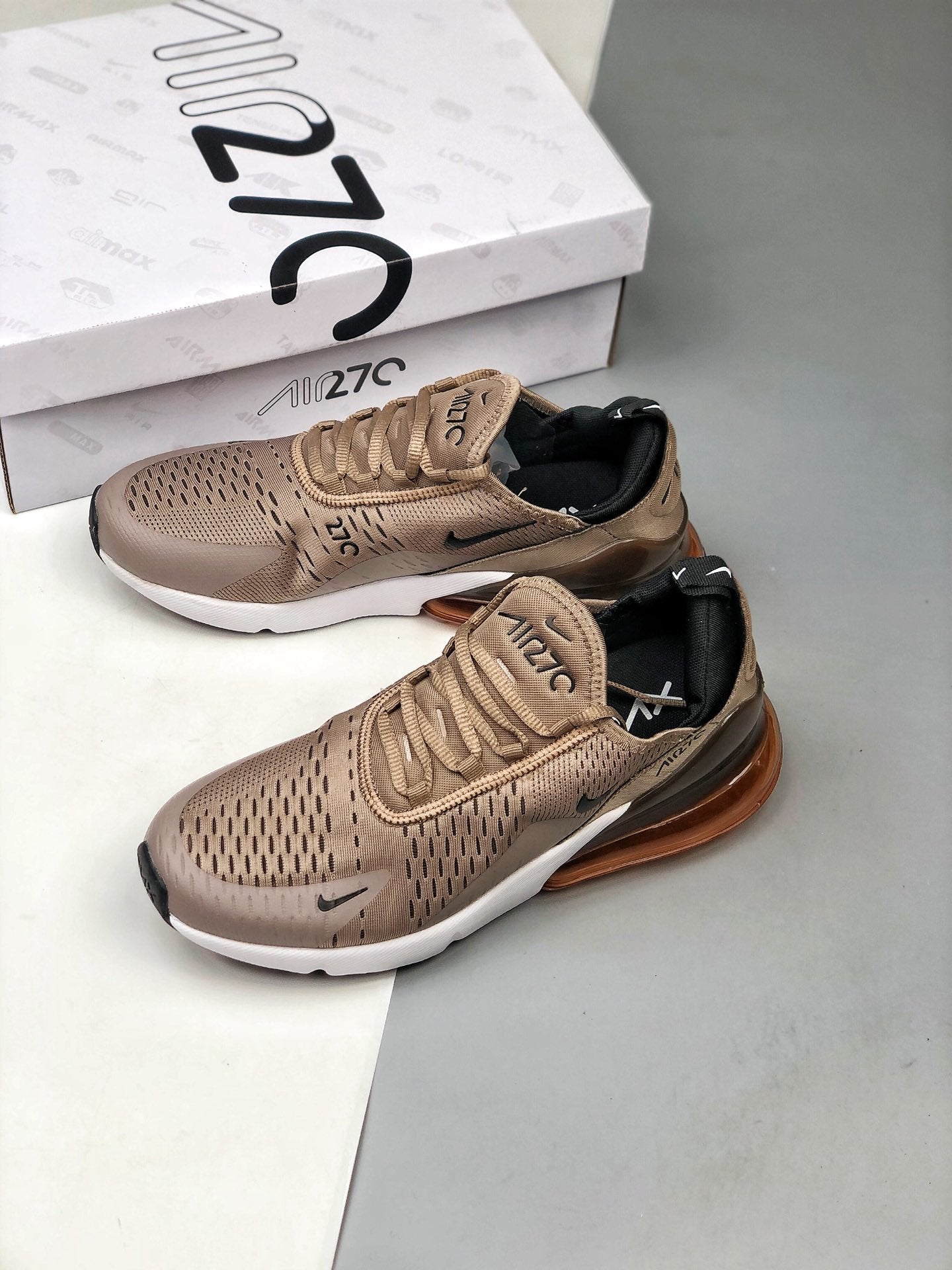 NIKE AIR MAX 270