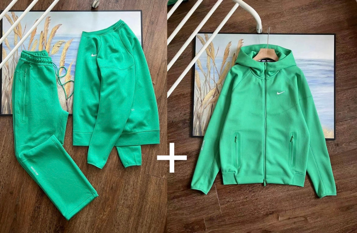 Conjunto Nike NOCTA por Apenas 100€ – Estilo Premium a um Preço Incrível!
Apresentamos o Conjunto Nike NOCTA, projetado para quem busca conforto e estilo elevado. Uma colaboração exclusiva que une o design icônico da Nike com o toque sofisticado da linha