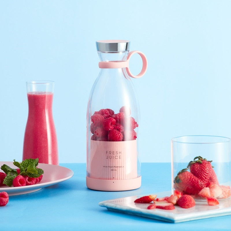 Licuadora de jugos portátil la solución compacta y potente para disfrutar de bebidas frescas y nutritivas en cualquier lugar.