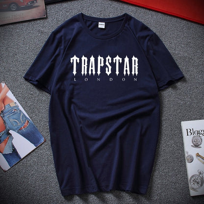 T-shirt Trapstar London Procurando uma camisa que faça você se destacar dos demais? Então confira a nova camiseta da Trapstar London!