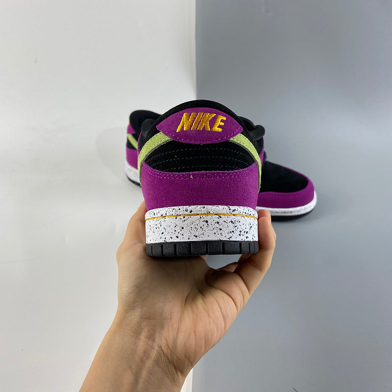 “Promoção: Nike Dunk Off-White e não só de 199,99€ por apenas 149,99€! Aproveite o desconto exclusivo e garanta o seu par desse modelo icônico. Estoque limitado!”