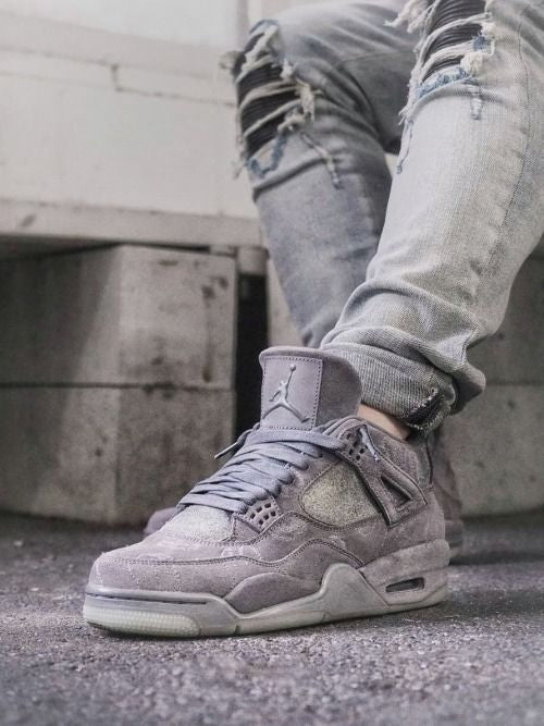 AIR JORDAN 4 ( KAWS )
