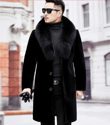 Casaco de Pele Men's Fur Coat  Perfeito para os passeios mais descontraídos, possui um exterior de imitação de zibelina preta que certamente fará uma declaração