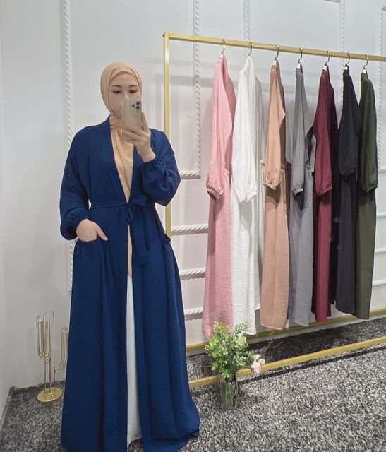 VESTIDO Marocain Islam Clothing Abaya Under Dress  Kimono Modest Robe Femme Caftan é perfeito para qualquer ocasião apresenta um design simples, mas sofisticado, que certamente estará na lista de roupas essenciais de todos.