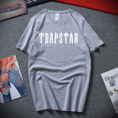 T-shirt Trapstar London Procurando uma camisa que faça você se destacar dos demais? Então confira a nova camiseta da Trapstar London!