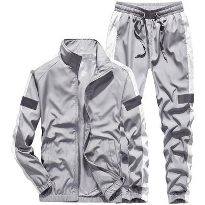 FATO TREINO  Masculino é a escolha perfeita para o homem em movimento. Este elegante e confortável conjunto de 2 peças inclui uma jaqueta esportiva e calças jogger, ambas feitas com tecido durável e respirável.