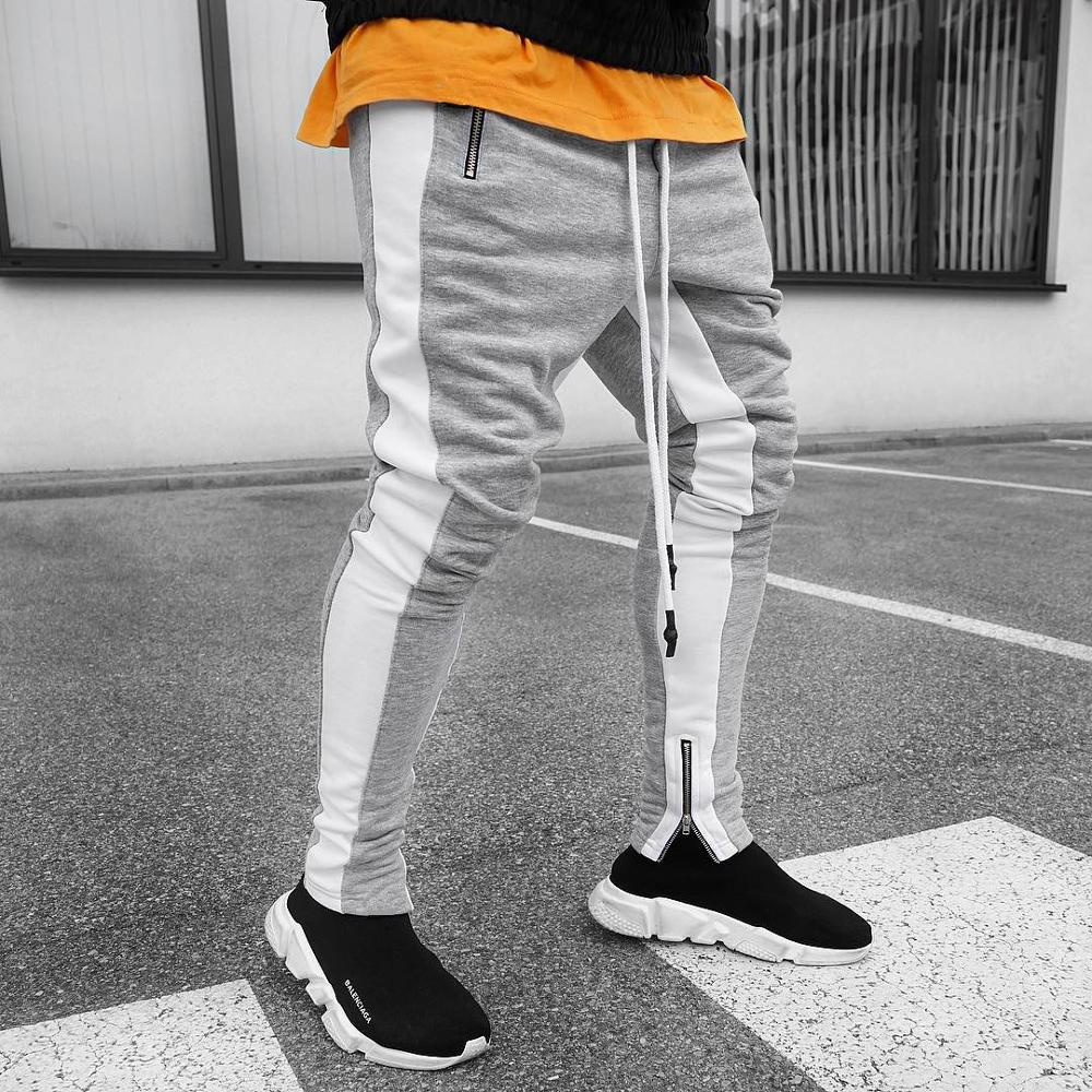 Calça Men's Fitness Sweatpants O corte skinny garante um visual lisonjeiro, enquanto o cordão na cintura proporciona um ajuste confortável e personalizado. Além disso, os dois bolsos laterais são perfeitos para guardar o telefone ou as chaves.