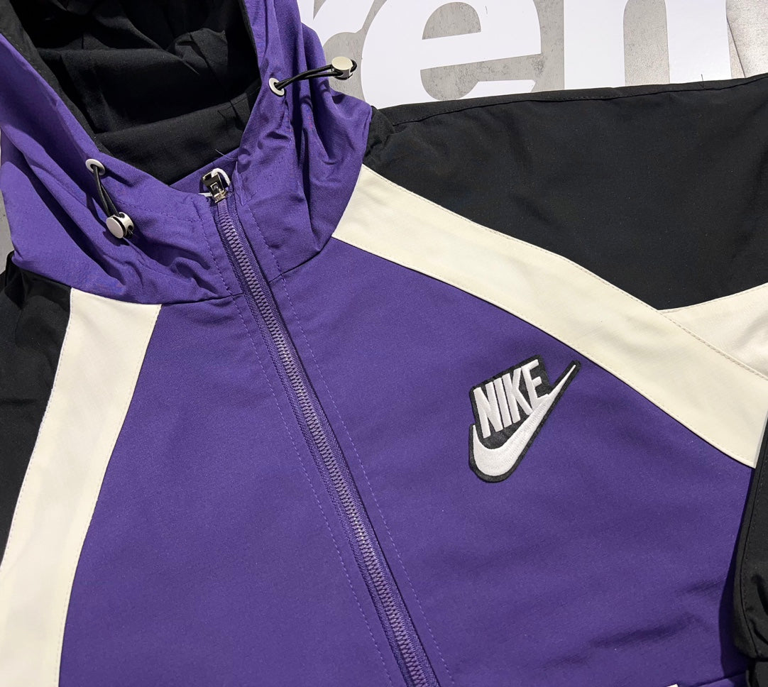 Garanta seu casaco Nike agora e enfrente o inverno com estilo e proteção incomparáveis!