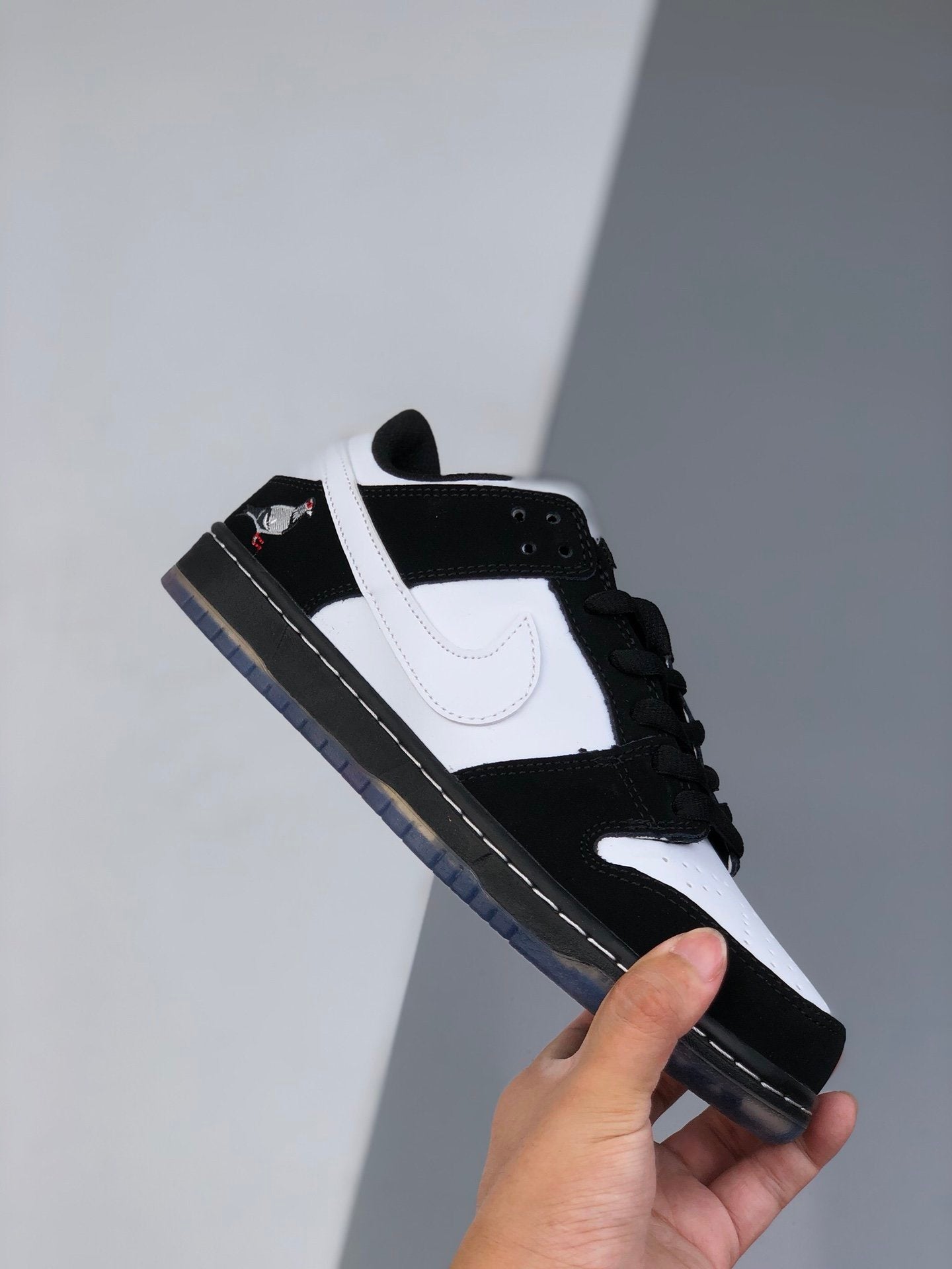 “Promoção : Nike Dunk Off-White e não só de 199,99€ por apenas 149,99€! Aproveite o desconto exclusivo e garanta o seu par desse modelo icônico. Estoque limitado!”