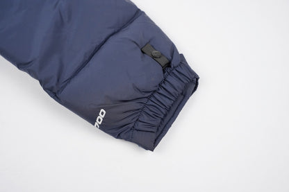 Casaco The North Face Nuptse por apenas 150€! Super quente e estiloso, com enchimento de pena. Perfeito para enfrentar o frio com estilo. Aproveite essa chance de ter um ícone do mundo outdoor!