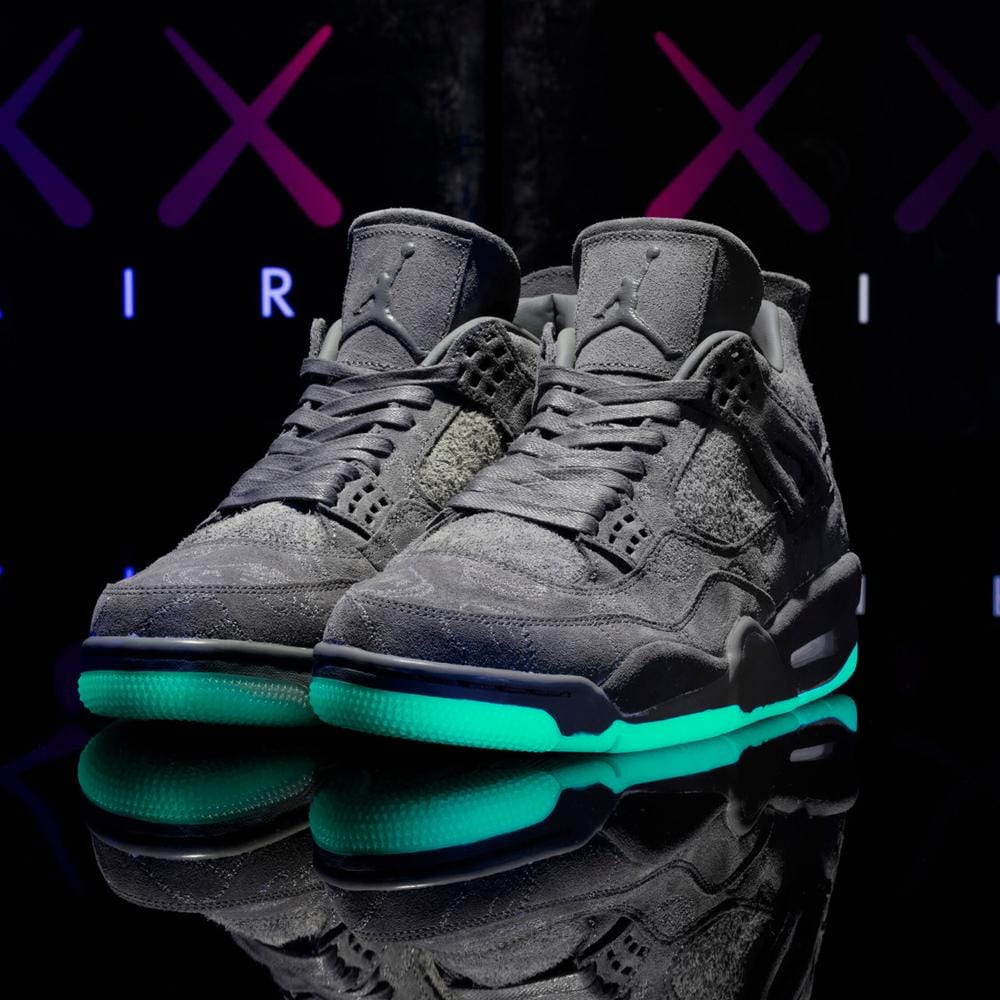 AIR JORDAN 4 ( KAWS )