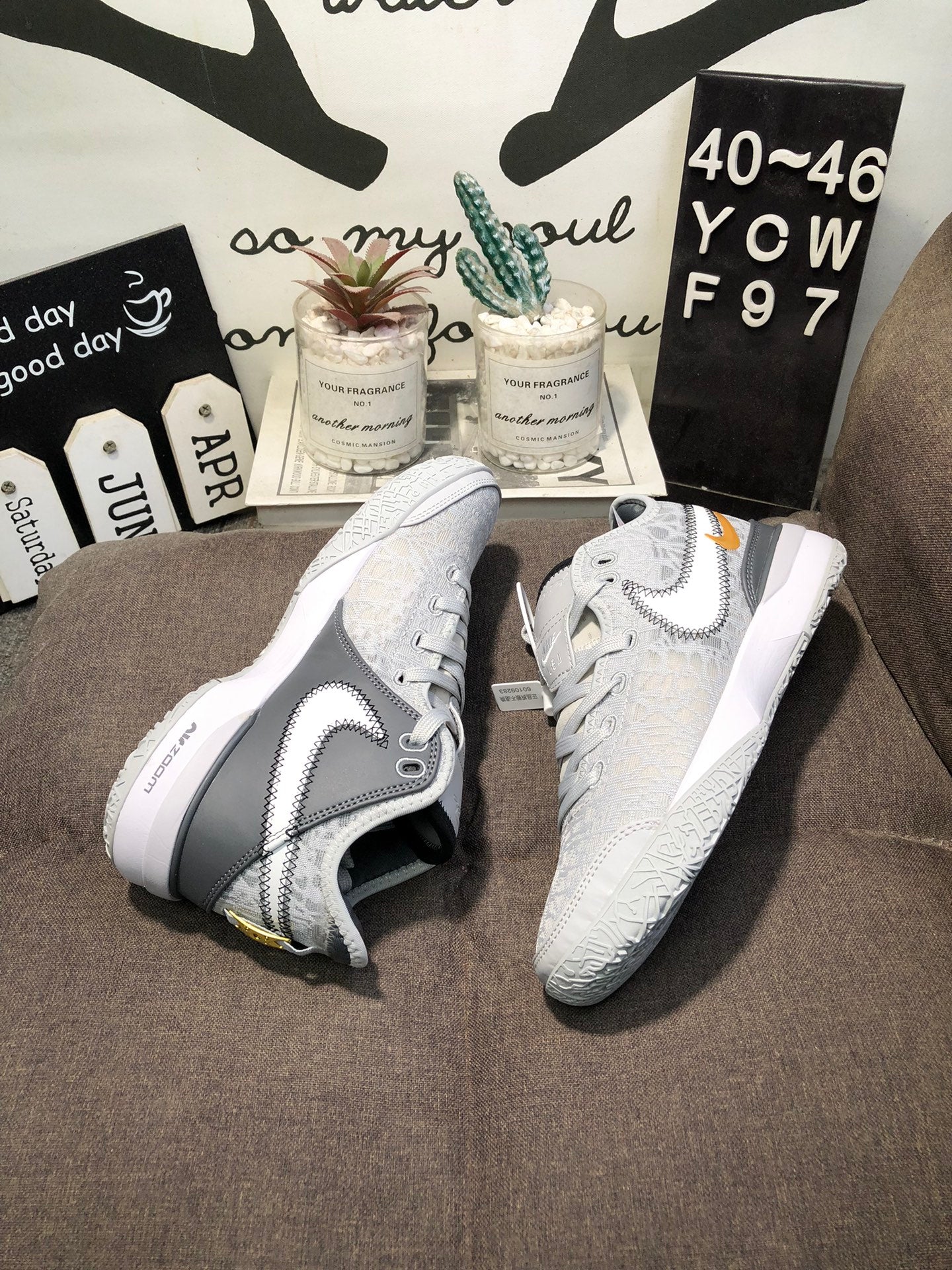 Nike Air Zoom Você merece mais do que um par de ténis; merece um impulso para cada passo. Os Nike Air Zoom foram criados para transformar a sua corrida, treino ou caminhada em uma experiência incomparável.