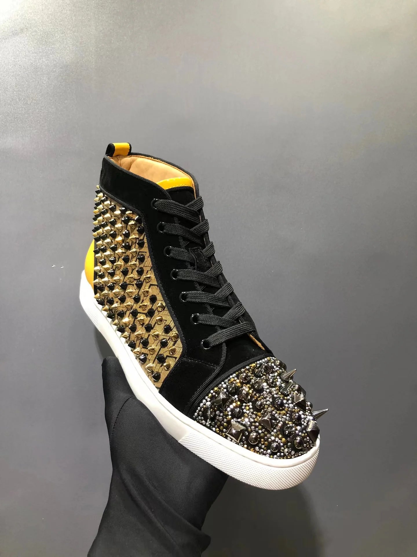 Luxuosa Christian Louboutin sola vermelha. Aproveite a nossa Promoção!