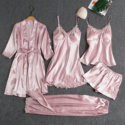 Conjunto de Seda Luxuoso
Transforme suas noites com nosso Conjunto de Robe e Pijama de Seda - 5 peças:Robe,Camisola,Blusa,Shorts,Calça✨ Conforto e elegância✨ 
🌟 Compre Agora! 🌟