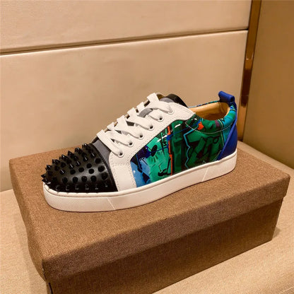 Luxuosa Christian Louboutin sola vermelha de couro com graffiti. Aproveite a Super Promoção!!