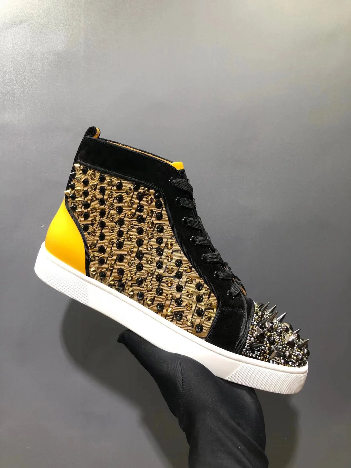 Luxuosa Christian Louboutin sola vermelha. Aproveite a nossa Promoção!