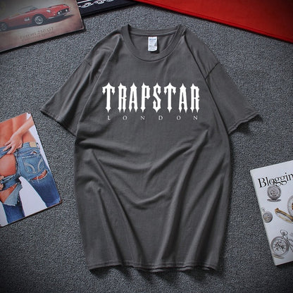 T-shirt Trapstar London Procurando uma camisa que faça você se destacar dos demais? Então confira a nova camiseta da Trapstar London!