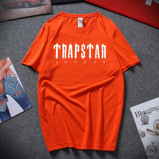 T-shirt Trapstar London Procurando uma camisa que faça você se destacar dos demais? Então confira a nova camiseta da Trapstar London!