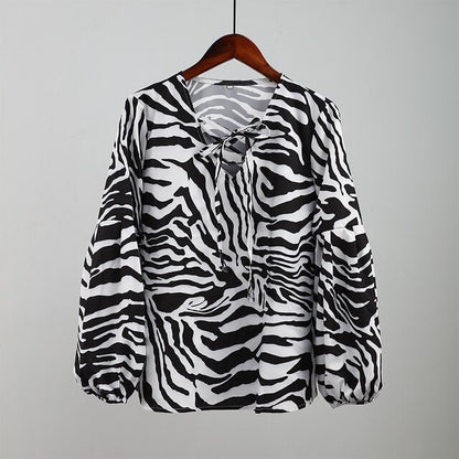 BLUSA Zebra V-neck Women Blouse Se você está procurando uma blusa versátil e estilosa que possa facilmente transitar do escritório para uma saída à noite casual.