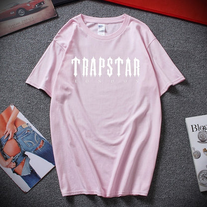 T-shirt Trapstar London Procurando uma camisa que faça você se destacar dos demais? Então confira a nova camiseta da Trapstar London!