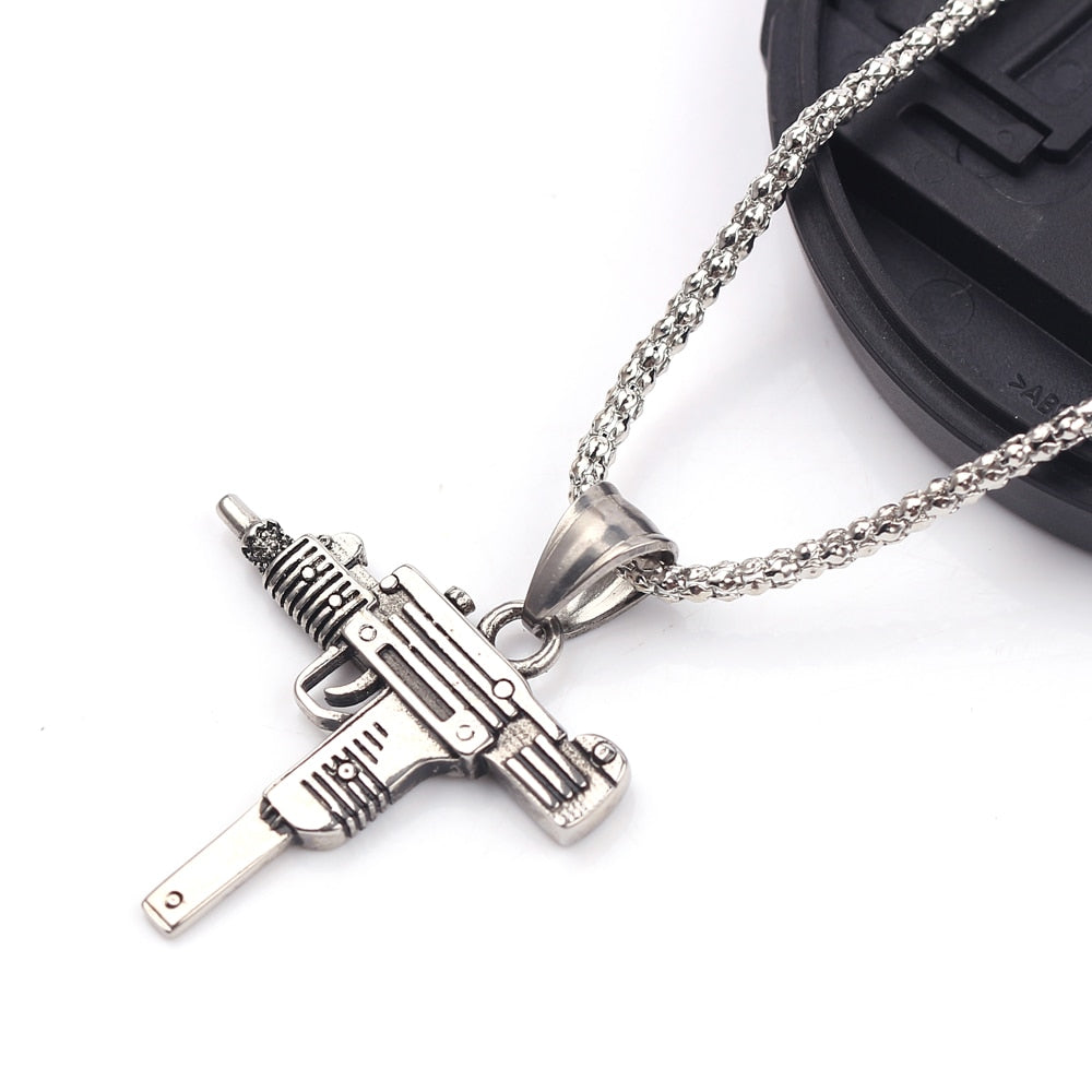 Submachine Gun Pistol Necklaces Apresentando o colar de pistola de metralhadora! Este colar elegante e exclusivo é perfeito para qualquer homem que entende de moda.