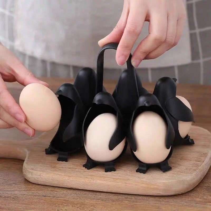 Suporte para cozer ovos 6 Procurando uma maneira rápida e fácil de cozinhar ovos? O Penguin Egg Boiler Poachers Steamer é o utensílio de cozinha perfeito para você!