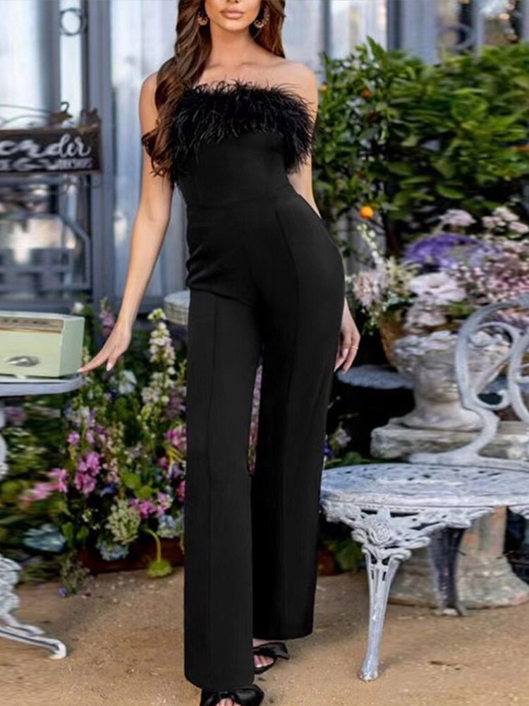 Women Sequined Feather-paneled Jumpsuit Apresentando nosso macacão feminino com painéis de penas e lantejoulas, o epítome da elegância e do fascínio para seus trajes de rua.