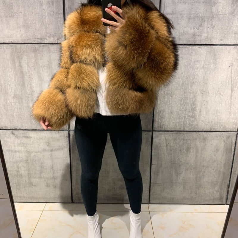 Casaco Picture Perfect Thick Fur Coat Abrace o frio com estilo com nosso casaco de pele grosso "Picture Perfect". Este casaco luxuoso não apenas mantém você aconchegante e aquecido.