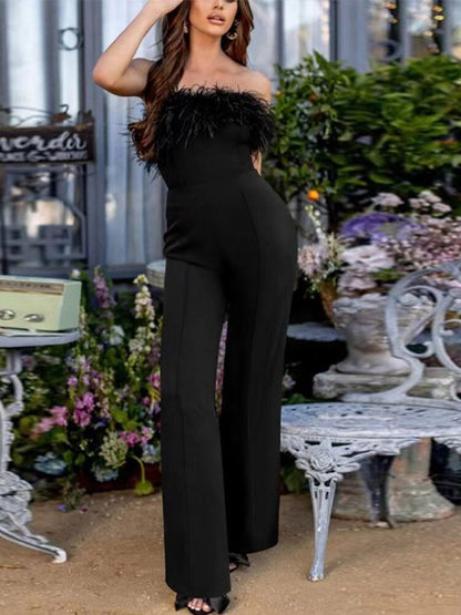 Women Sequined Feather-paneled Jumpsuit Apresentando nosso macacão feminino com painéis de penas e lantejoulas, o epítome da elegância e do fascínio para seus trajes de rua.