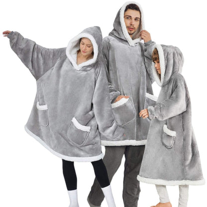 Casaco Hoodie Blanket o cobertor com capuz. Esta manta estilosa e confortável é confeccionada com tecido de lã coral que lhe confere uma textura macia e luxuosa que certamente o manterá aquecido nos dias frios.