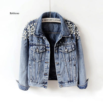 CASACO Pearl Casual Denim Jacket for Women Apresentando nossa elegante e versátil jaqueta jeans para mulheres, o complemento perfeito para o seu guarda-roupa de outono e inverno.