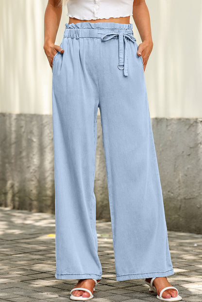 CALÇA High Waist Pocketed Jeans Confeccionados em tecido Tencel leve e respirável, esses jeans oferecem conforto incomparável ao longo do dia.