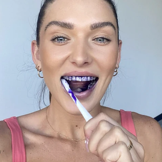 Branqueamento Dentário Hismile, Hismile Teeth Whitening é uma marca popular de clareamento dental, conhecida por seus produtos de clareamento dental eficazes e convenientes.